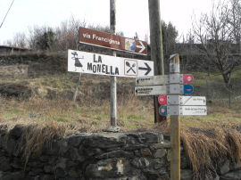 Cartelli verso il Lago Pistono e la Monella (35375 bytes)